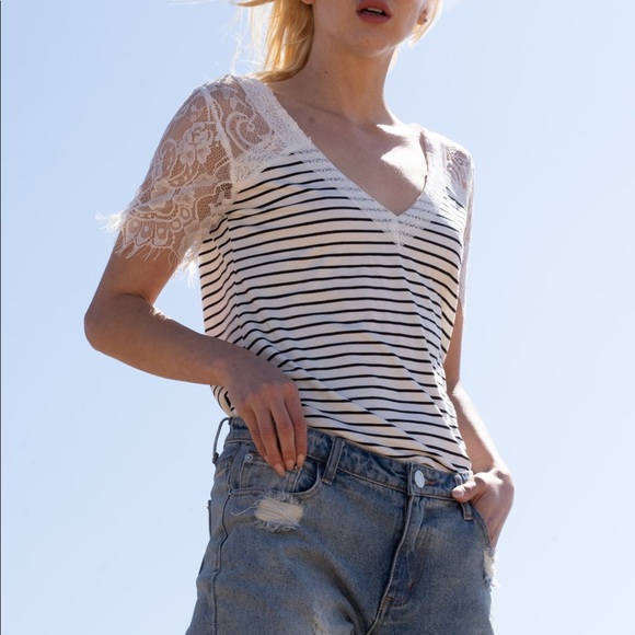 Lace Scallop Raglan Sleeve - Picture 5 of 7